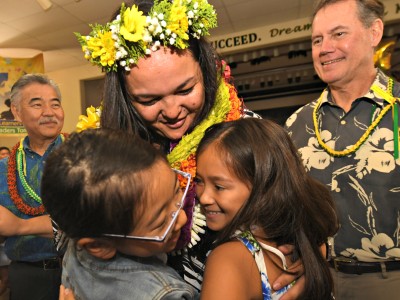 Honolulu 2018 Sara King student hug