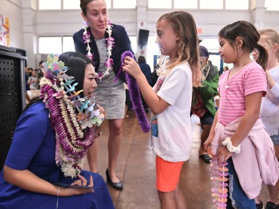 Inouye Esther Kwon students leis