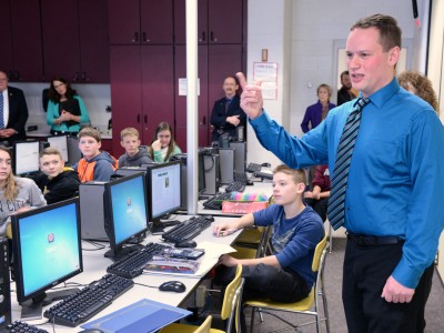 Jane Foley visits New Oxford Middle School classroom
