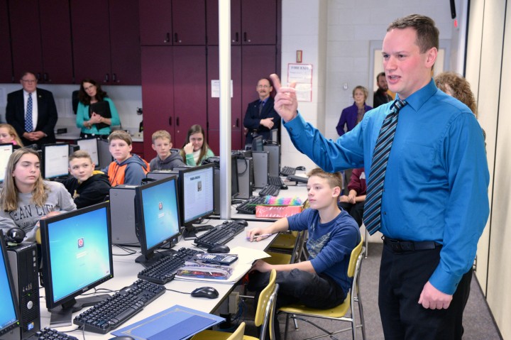 Jane Foley visits New Oxford Middle School classroom