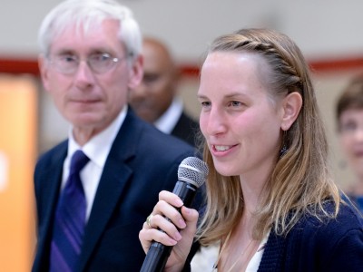 Josie Igielski accepts Award
