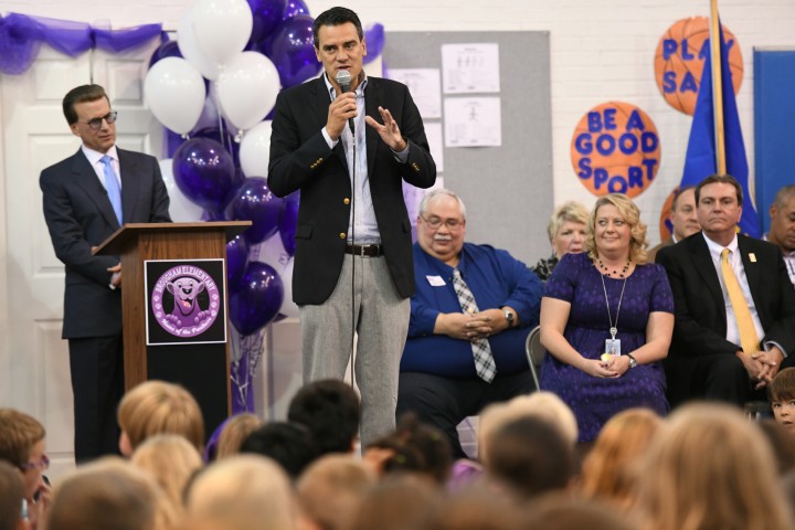 Kevin Yoder congratulates Conklin