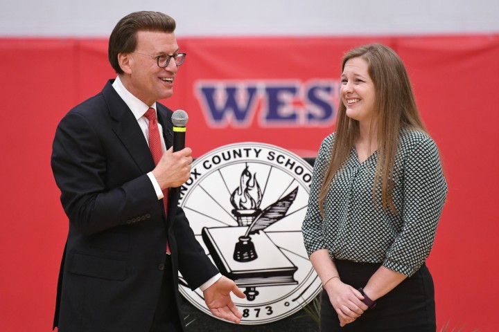 Knoxville 2017 Lowell Milken congratulates Paula Franklin