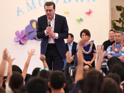 Lowell Milken asks for student volunteers Momilani