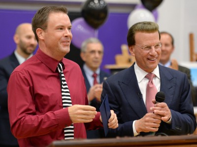 Lowell Milken congratulates Bill Smithyman