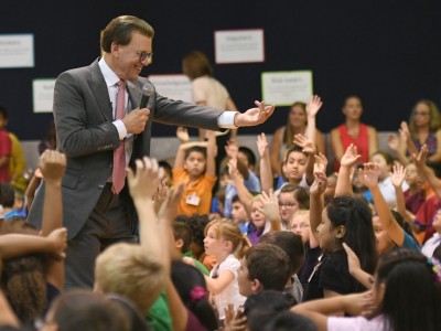 Lowell Milken picks student volunteer