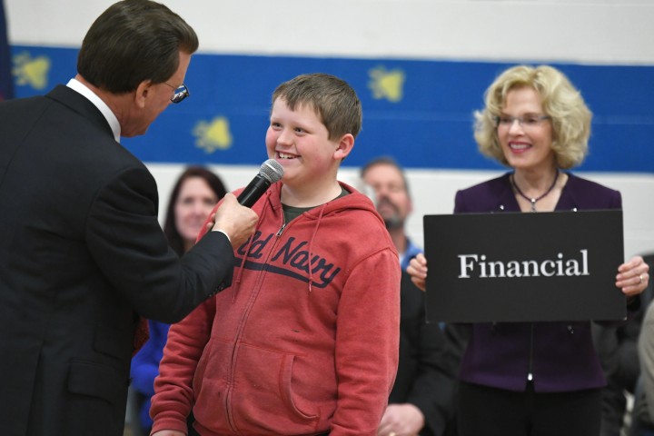 Lowell Milken talks with Rim Rock student 2