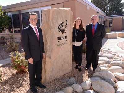 Lowell Milken tours Elkhart Elementary Jennie Schmaltz