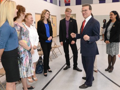 Lowell Milken visits with AZ veteran Milken Educators