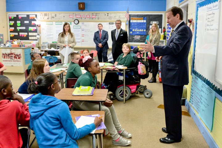 Melonee Ginn Dr Mick Zais in classroom