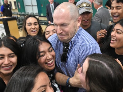 Oxnard 2017 Aaron Ferguson group hug