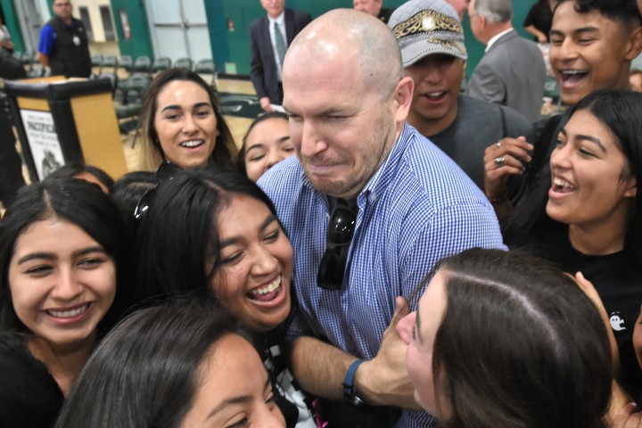 Oxnard 2017 Aaron Ferguson group hug