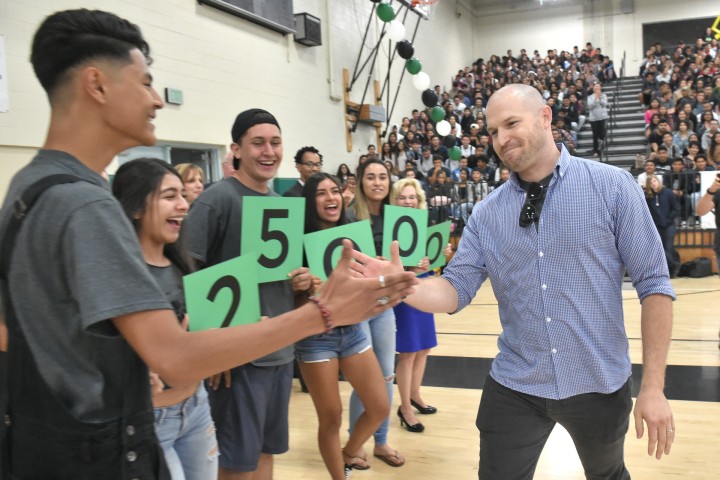 Oxnard 2017 Aaron Ferguson high fives students