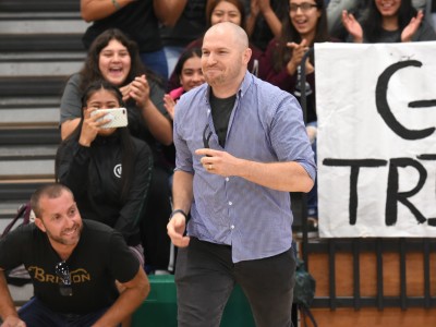 Oxnard 2017 Aaron Ferguson walks to front Pacifica