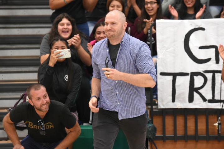 Oxnard 2017 Aaron Ferguson walks to front Pacifica