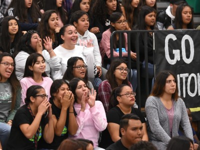 Oxnard 2017 Pacifica students cheering