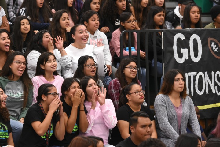 Oxnard 2017 Pacifica students cheering