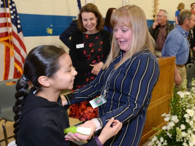 Rim Rock student congratulates Felicia Casto