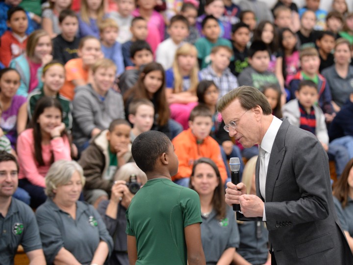 Samatha Morgan Lowell Milken with volunteer