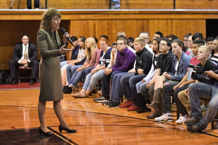Slaton 2017 Jane Foley addresses assembly 2