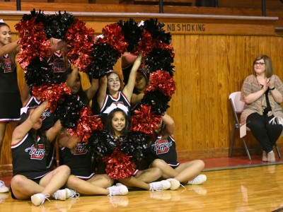 Slaton 2017 cheerleaders with Katie Negen