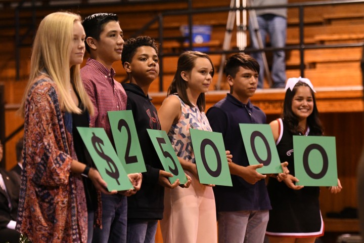 Slaton 2017 students spell out 25000