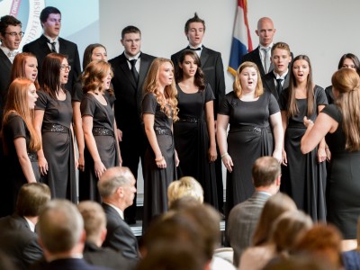 Tobin Schultz notification choir sings