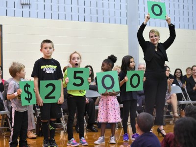 Van Derveer students spell 25000