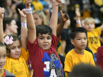 Van Derveer students thumbs up