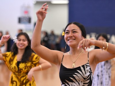 Waiakea Dancers