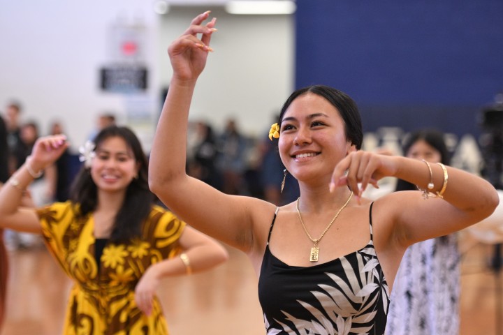 Waiakea Dancers