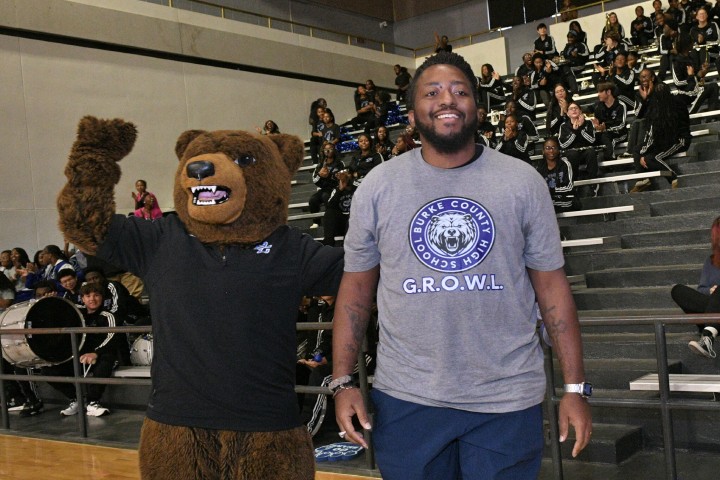 bchs heggs walkingup