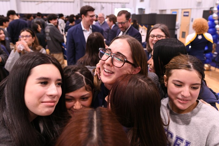 eachs elizabeth metts students hug