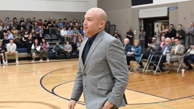 lchs chris reynolds walking up