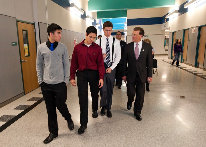 lowell-milken-kristina-carssow-students-tour8055.jpg