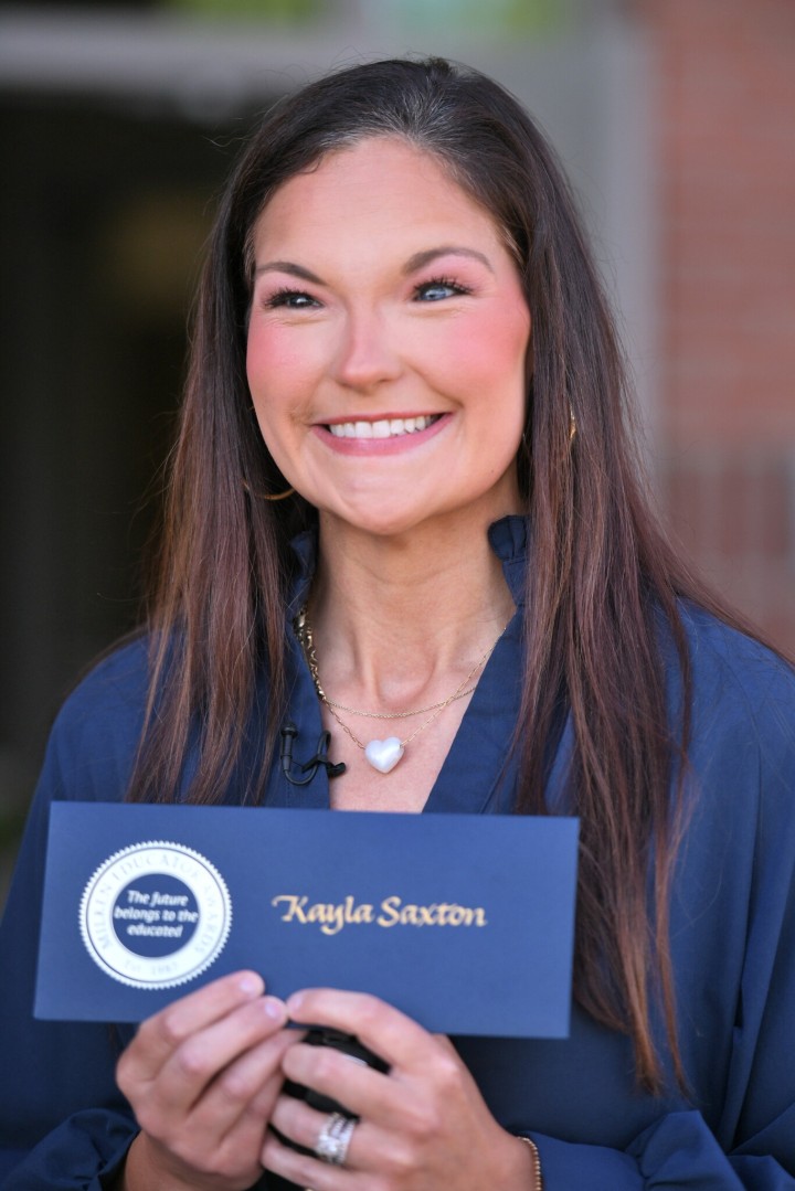 mues kayla saxton bio