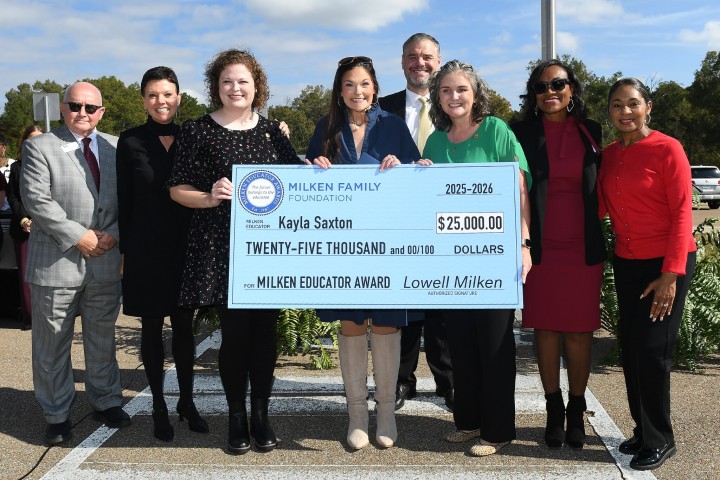 mues kayla saxton check