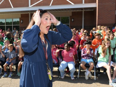 mues kayla saxton walkingup