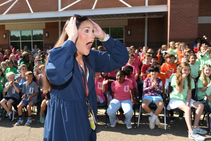 mues kayla saxton walkingup