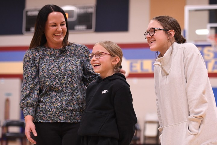 wes holly logan daughters