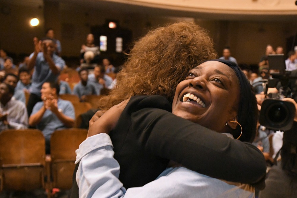 1000w Bronx 2017 Jane Foley hugs Aja Brown Metrosound