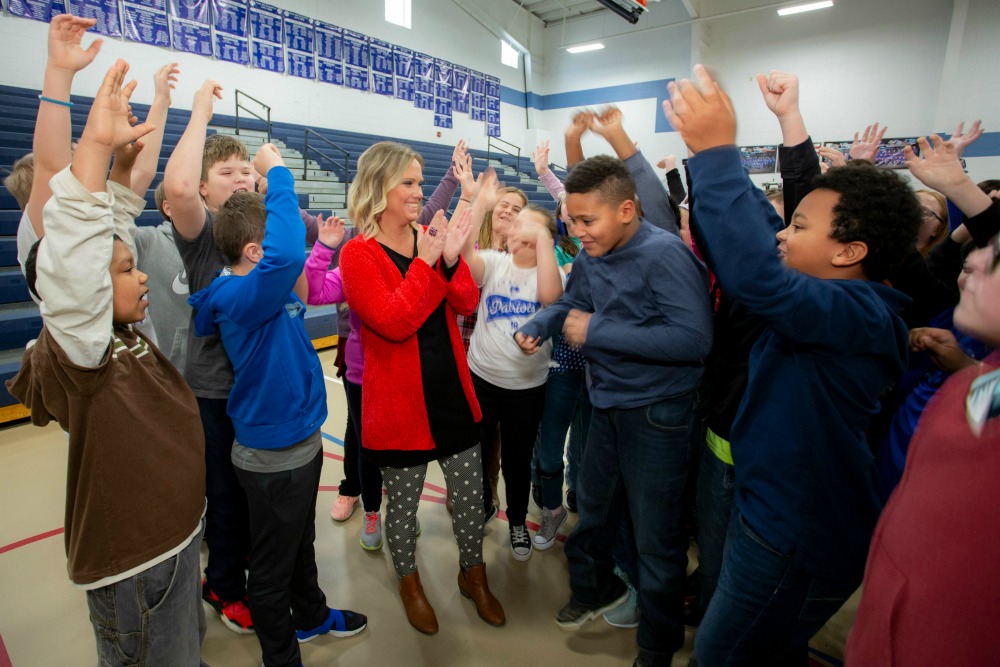 1000w Frankfort 2018 Angie Beavin students cheering