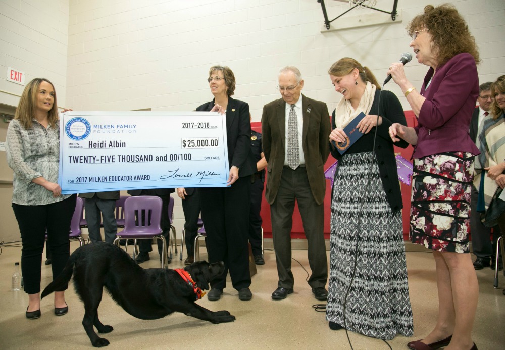 1000w Maize 2017 Heidi Albin check with dog