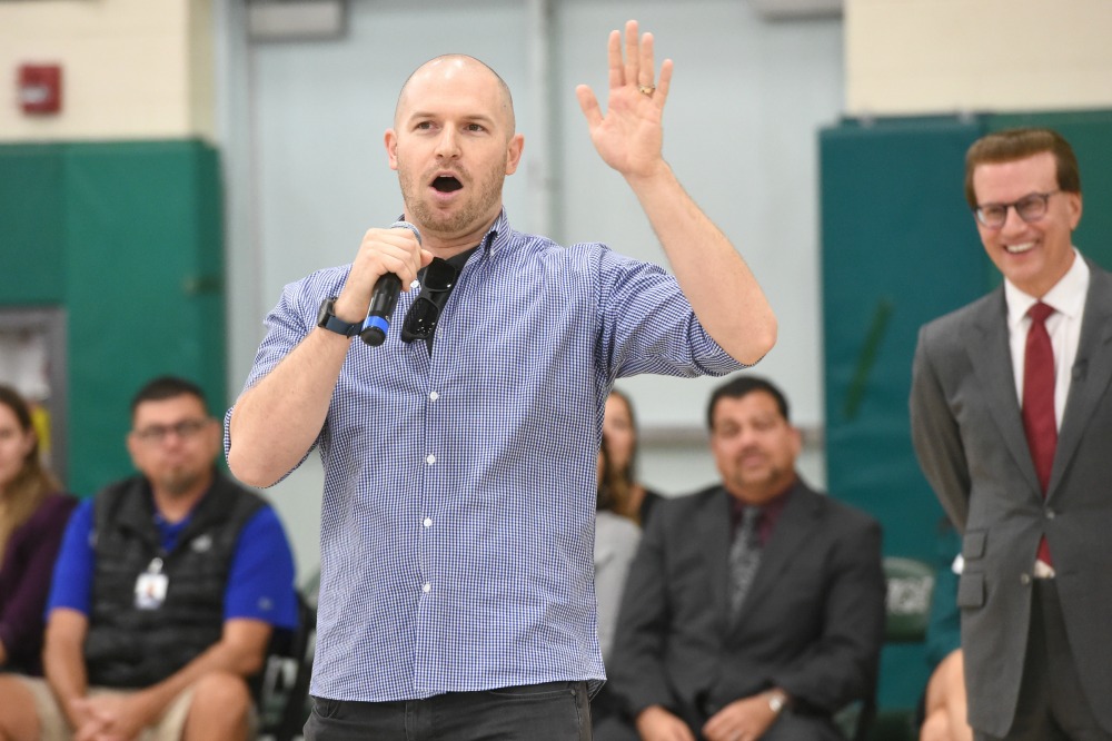 1000w Oxnard 2017 Aaron Ferguson addresses assembly Pacifica