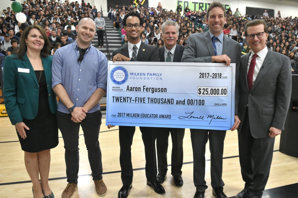1000w Oxnard 2017 Aaron Ferguson check with dignitaries