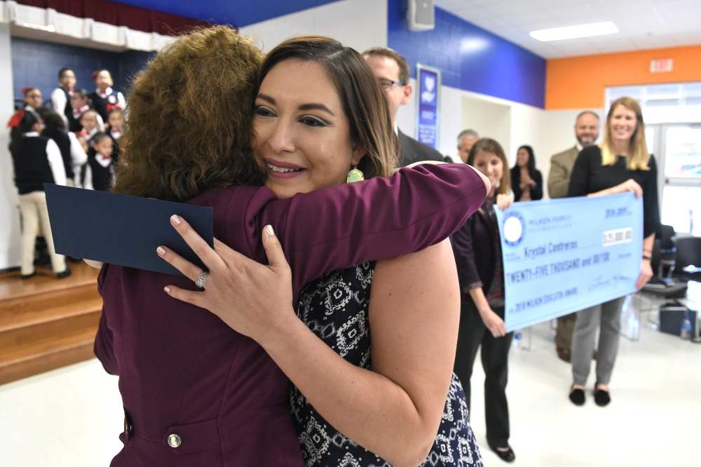 1000w Texas 2018 Jane Foley Krystal Contreras hug2