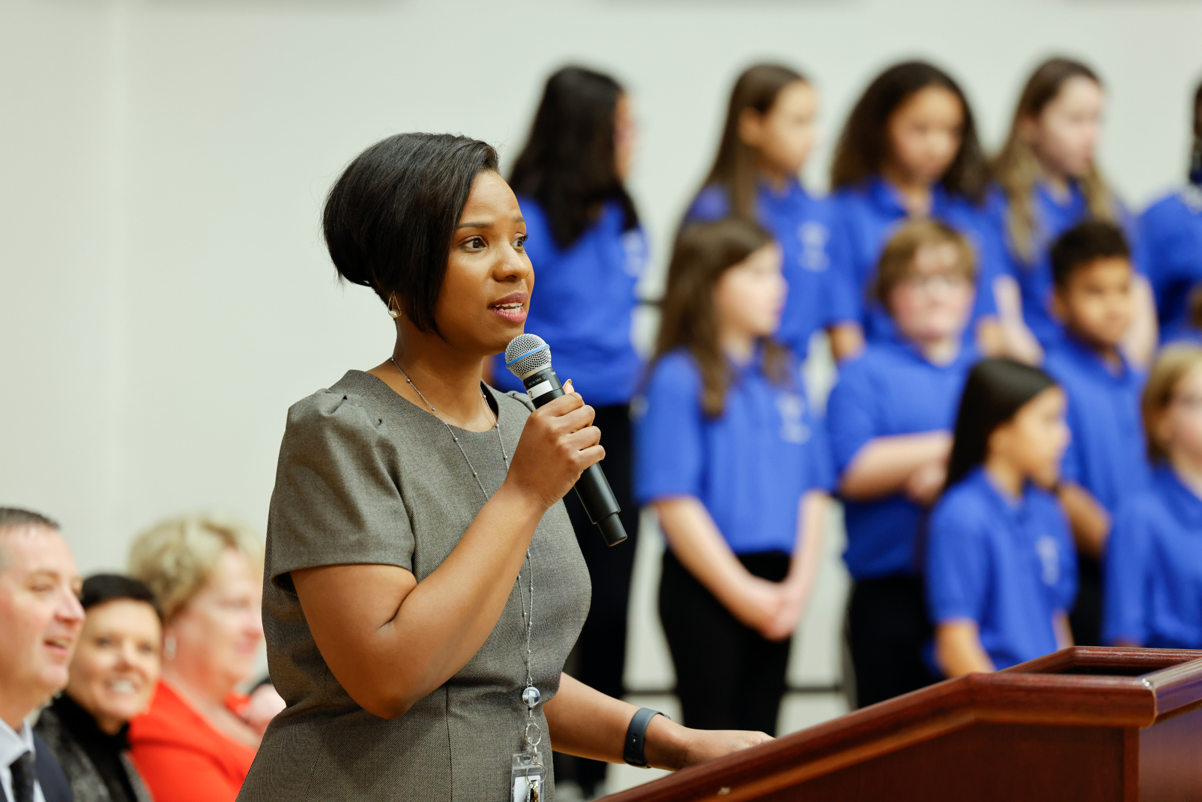 vanessa-thomson-wins-mo-milken-award-in-gladstone-photos