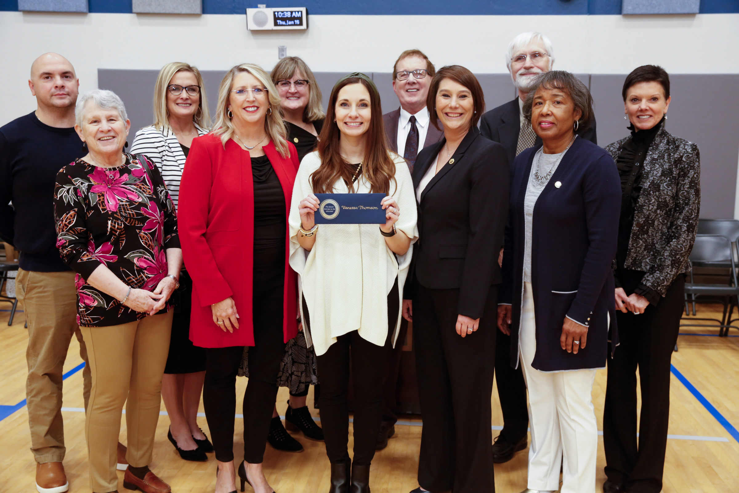 vanessa-thomson-wins-mo-milken-award-in-gladstone-photos