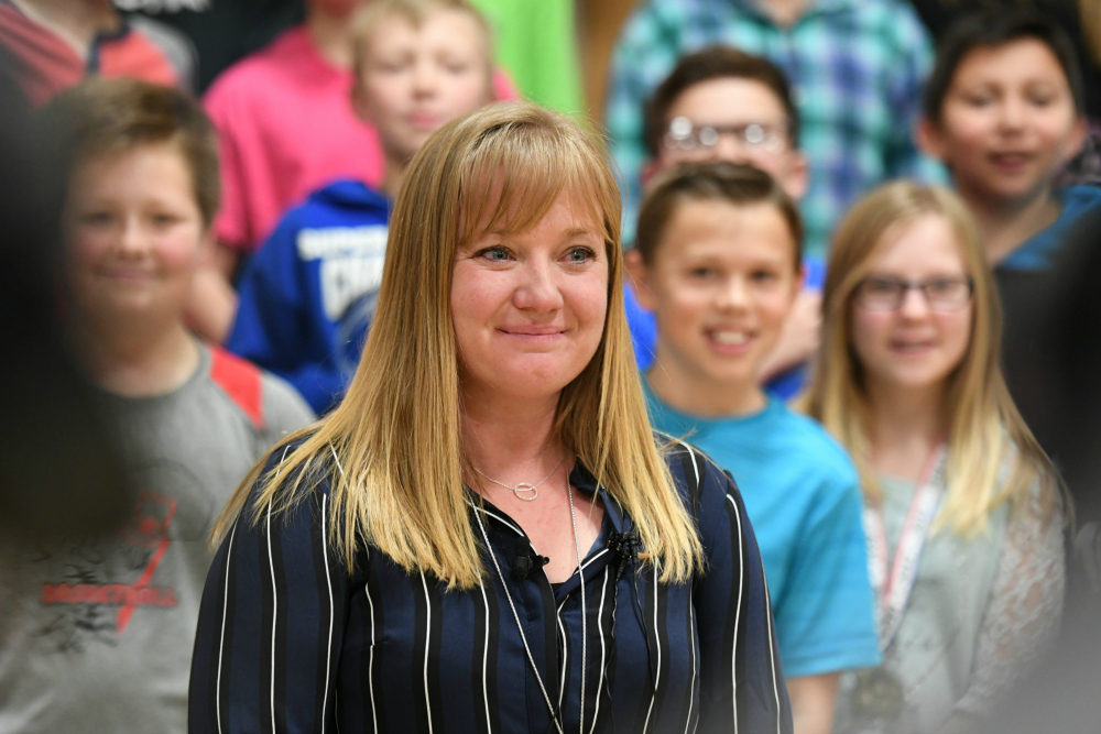 Felicia Casto portrait with students 1000w