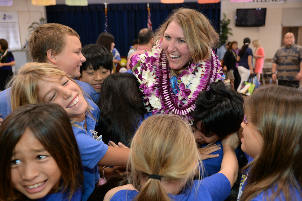 Kelly Sutcliffe with students 1000w
